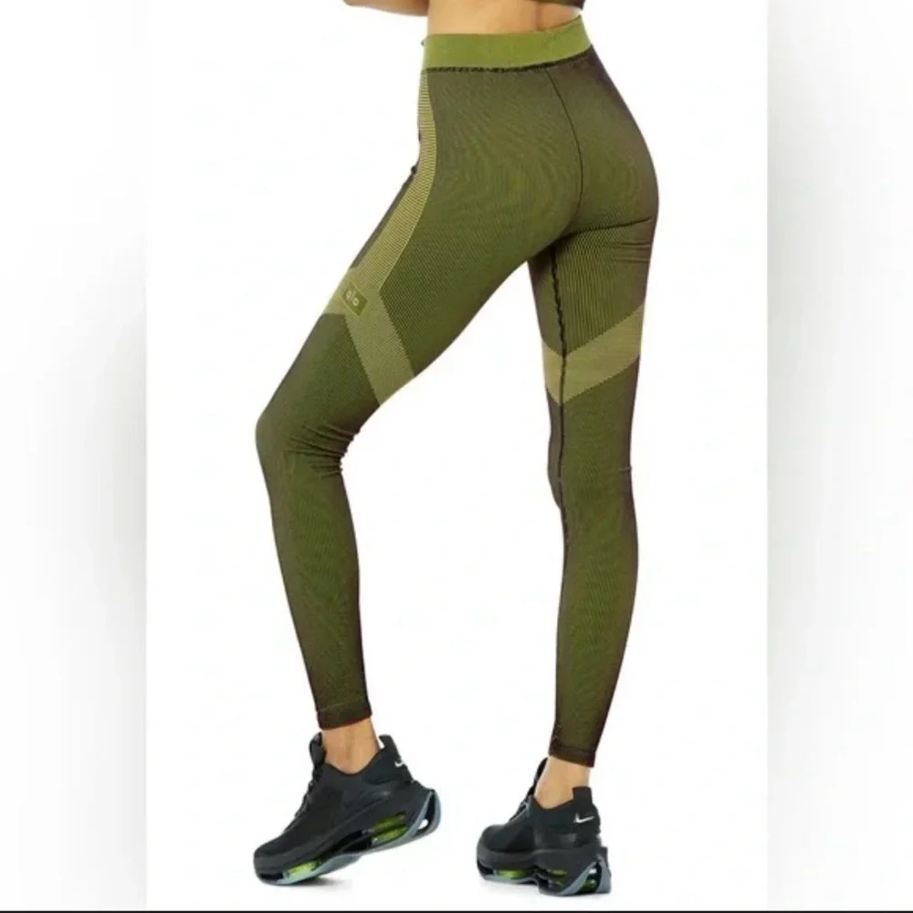 Alo‎ Yoga Women’s Green Seamless illusion Leggings Small